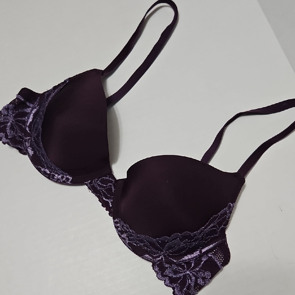 Gilligan & Omallay Women's Purple Lace Trim Push-Up Bra Size 34A